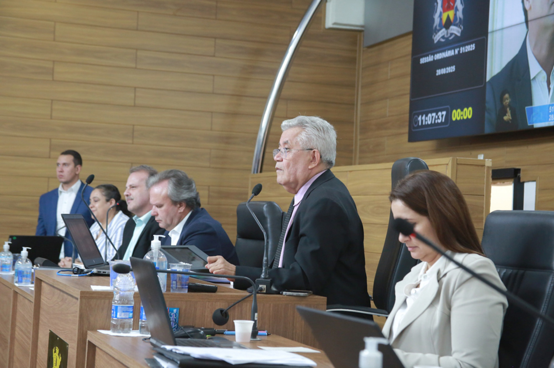 Extraordinária também regulamentou a contagem de tempo para licença-prêmio dos servidores do Legislativo
