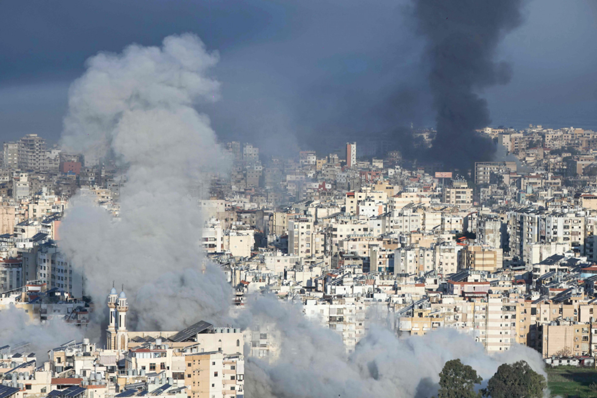 Moradores de Beirute, no Líbano, sofrem com bombardeios 

