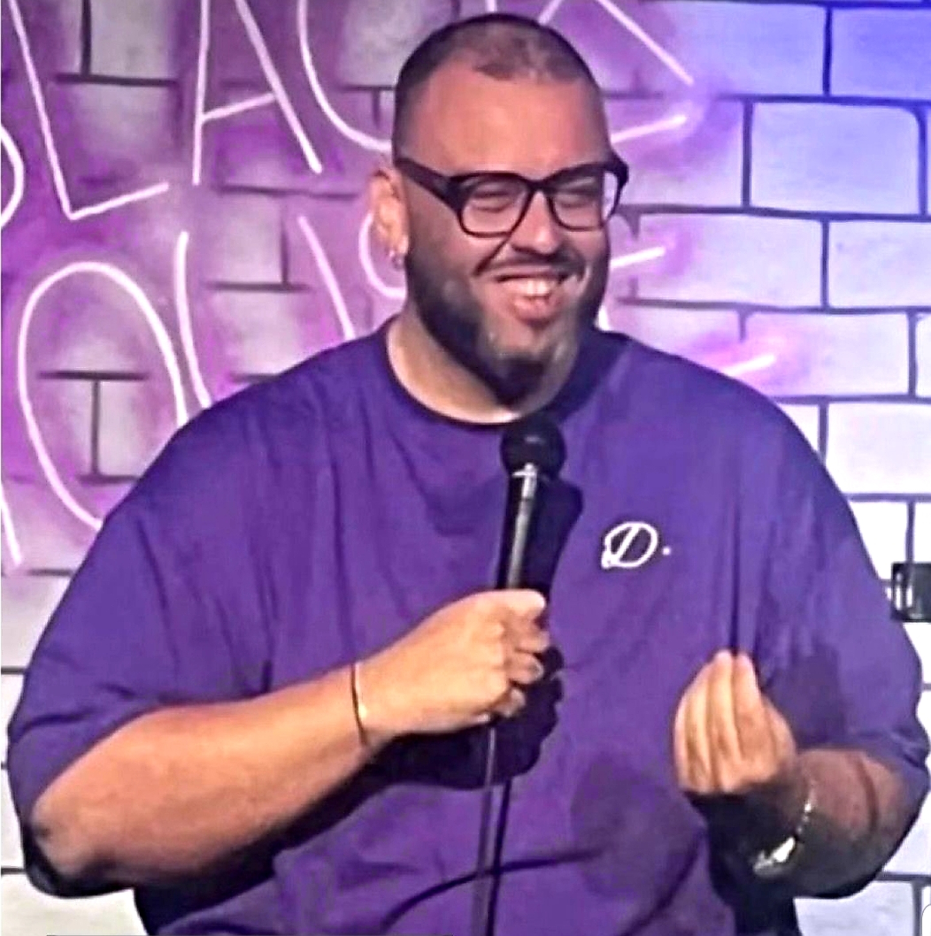 Sábado (7), às 22h, o comediante Diego Serafim apresenta o Intera Show