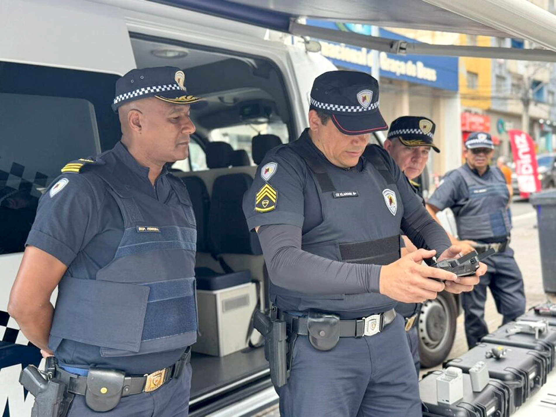 Durante evento de apresentação do GPDron, corporação promove 
trabalho de fiscalização de trânsito na rua São Bento