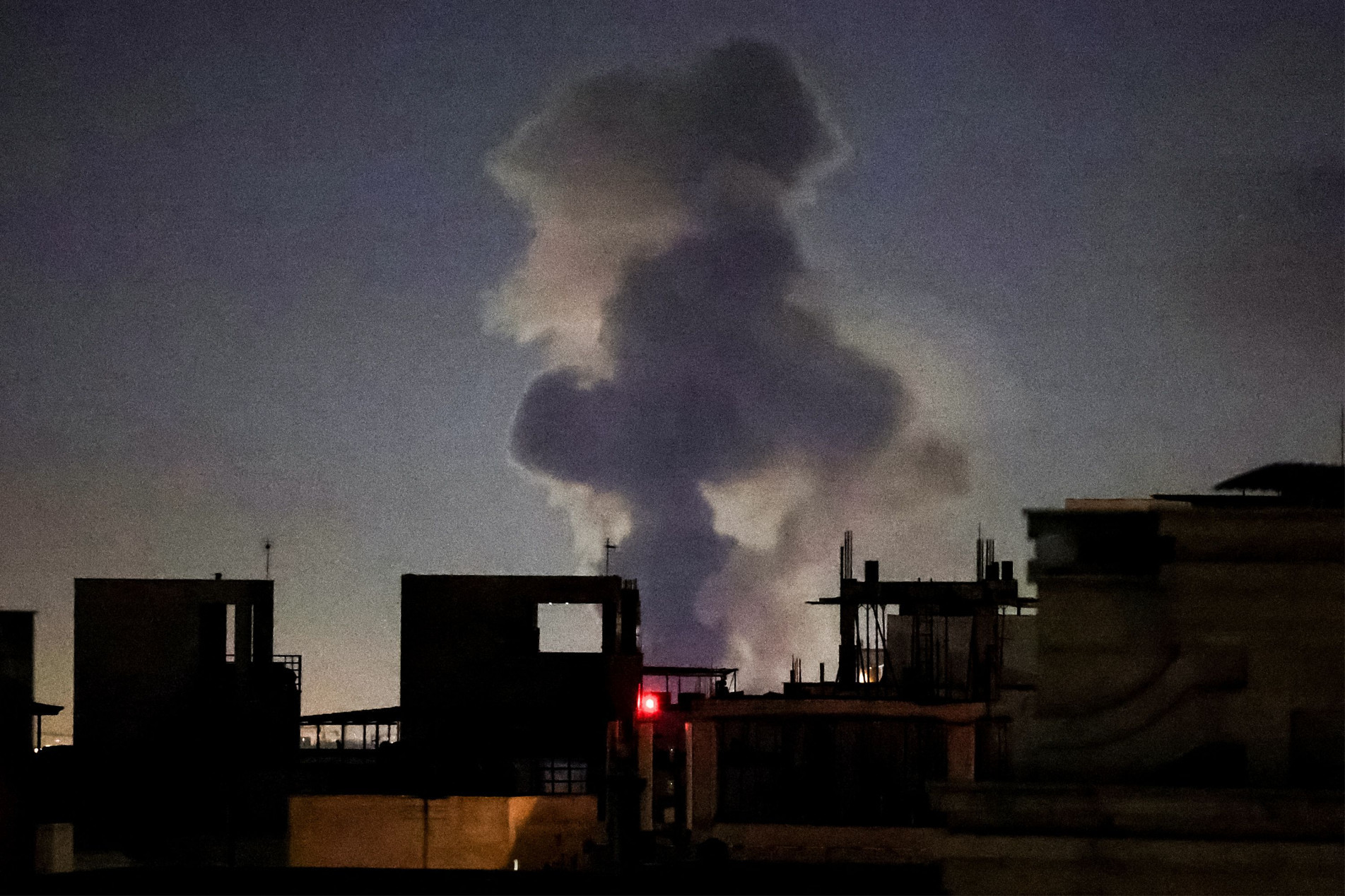 As forças israelenses confirmaram que Tel-Aviv e Jerusalém estão sob ataque. 