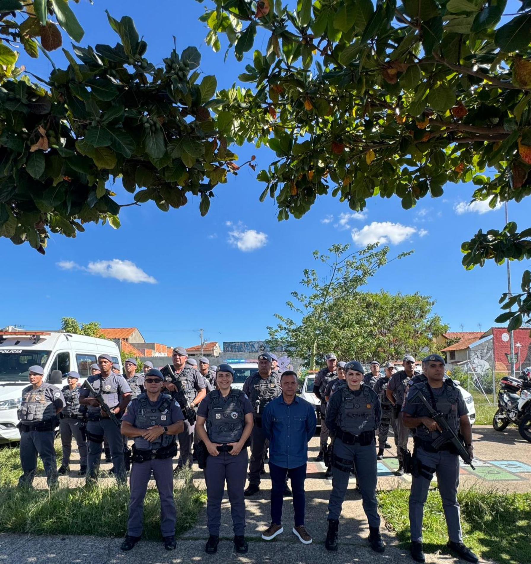 O balanço registra ainda 36 autos de infração de trânsito. Ao todo, 24 motocicletas e 12 veículos foram fiscalizados. Cinco motocicletas e três veículos acabaram recolhid