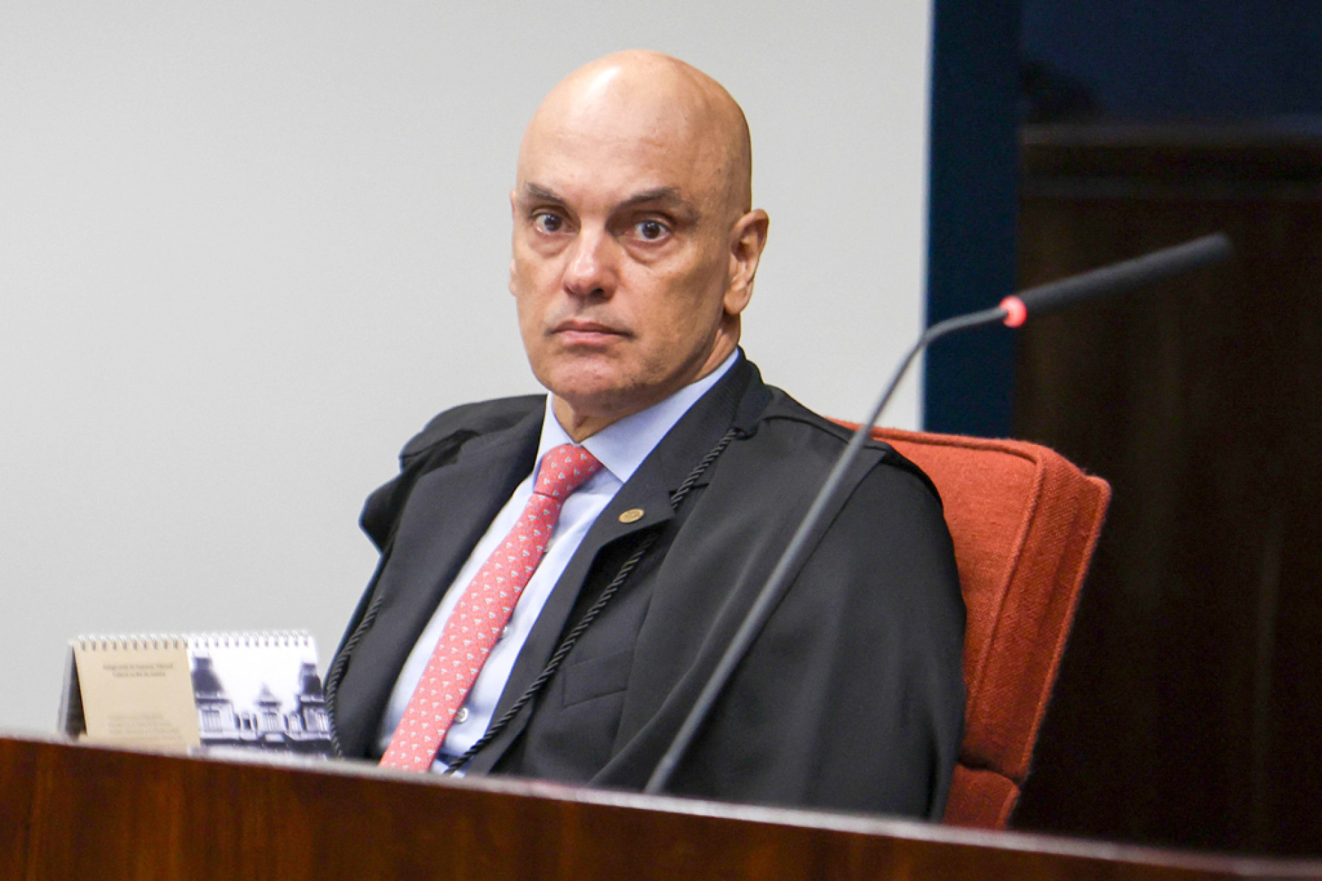 No dia da sua 1ª prisão, Vorcaro trocou mensagens com Moraes 
