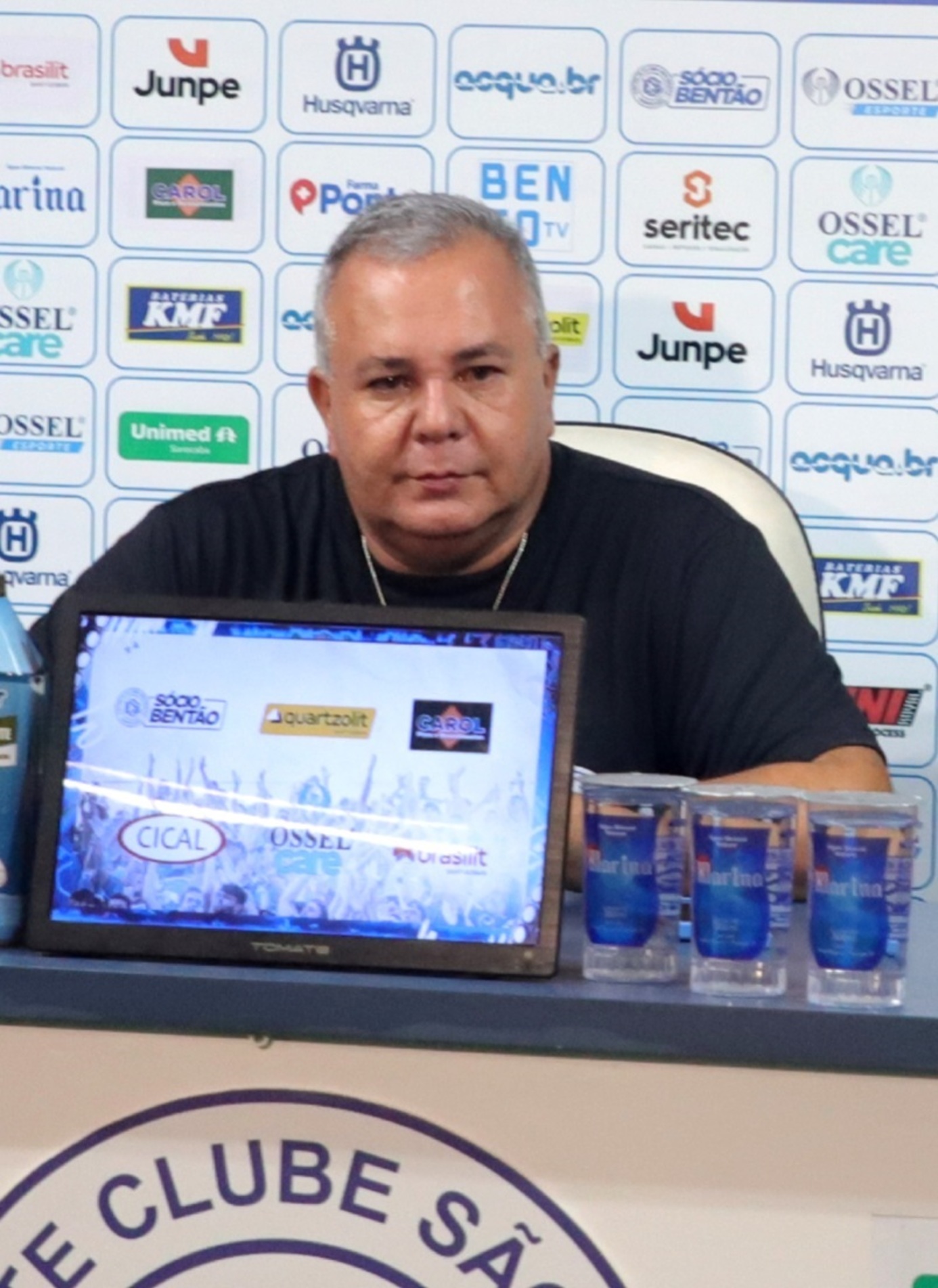 No documento, Almir afirma que o desligamento ocorre de forma 