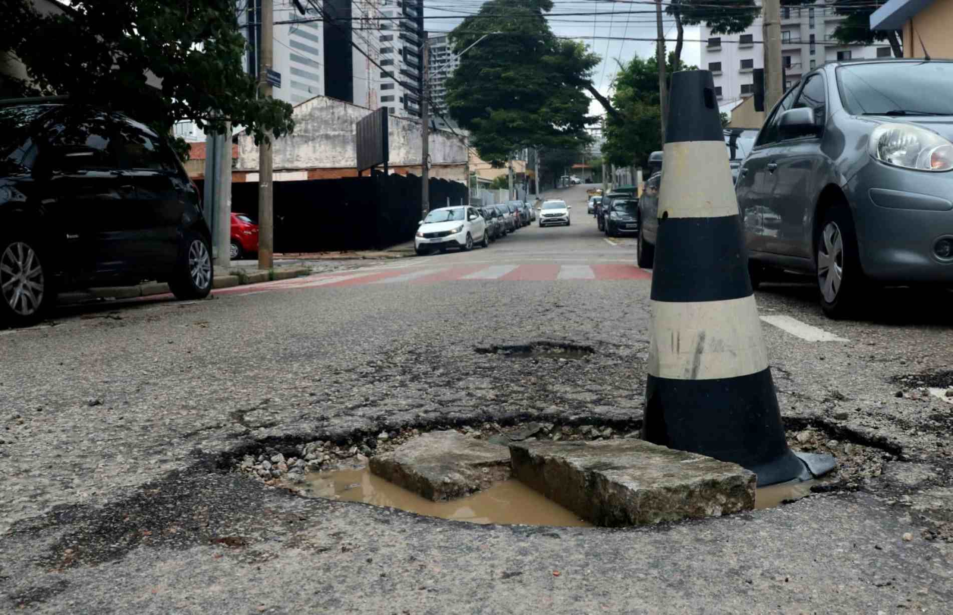 O ponto está sinalizado apenas com um cone