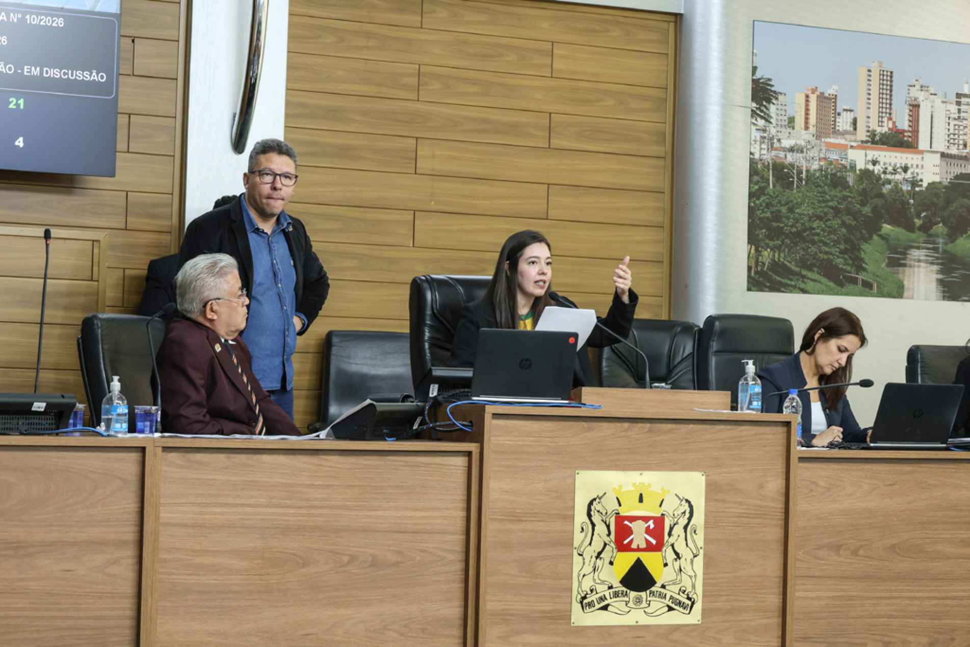 Proposta obriga estabelecimentos a oferecer auxílio quando mulheres se sentirem ameaçadas
