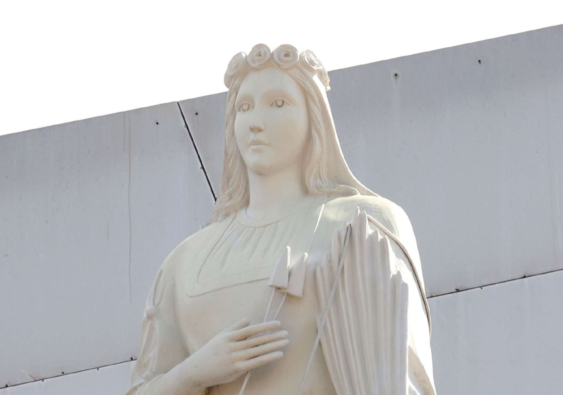 Pessoas vêm de outras cidades para visitar o santuário 