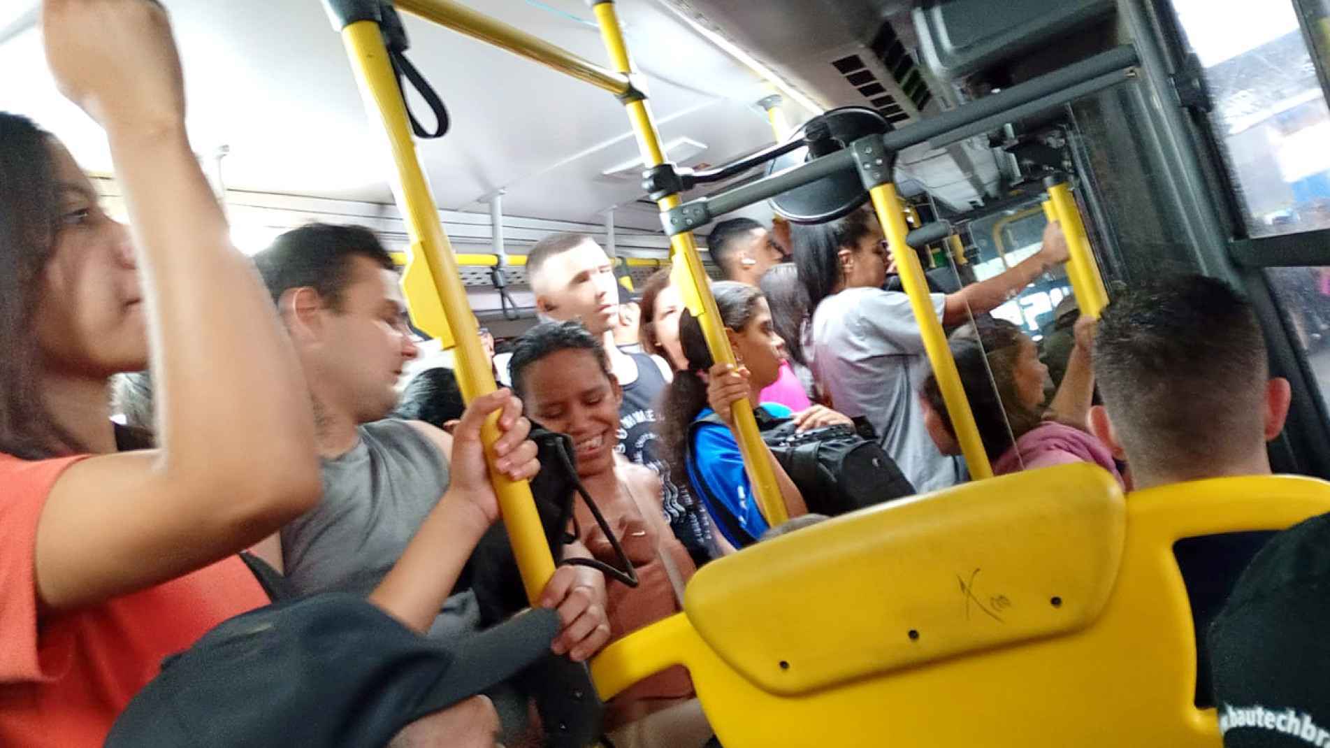 Passageiros enfrentaram ônibus 
lotados nos dois dias 