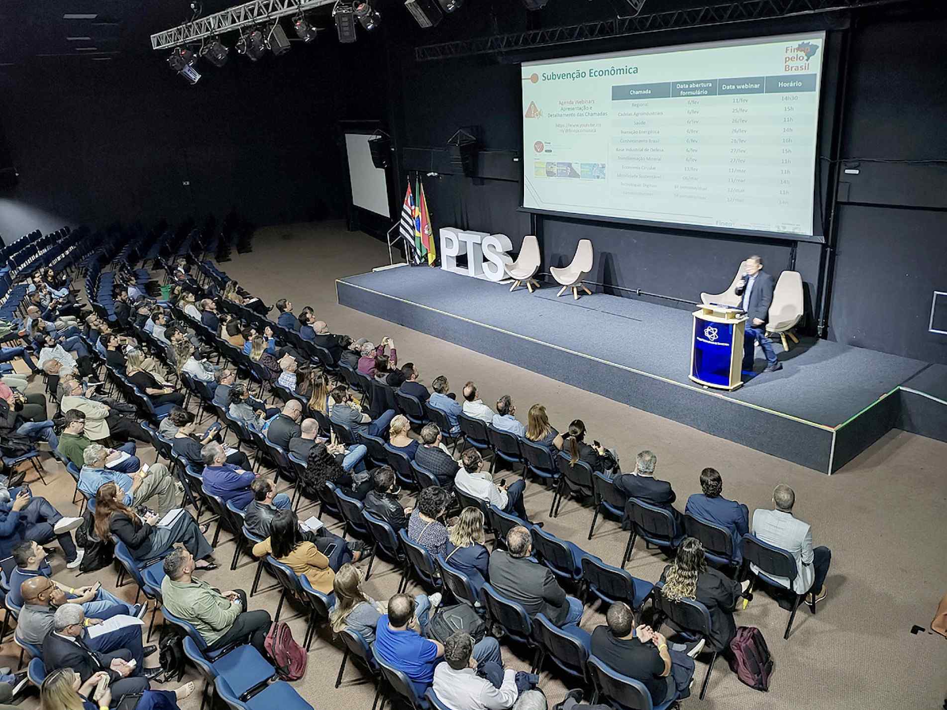 Empreendedores e pesquisadores participam do evento Finep pelo 
Brasil, no PTS, sobre financiamento a projetos de inovação
