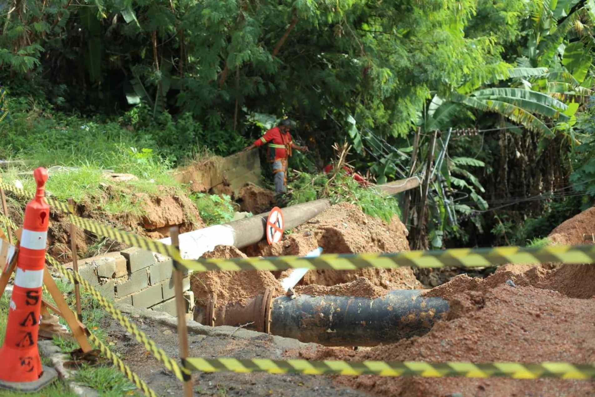 Até o momento, moradores aguardam providências para resolver definitivamente o problema da erosão na via