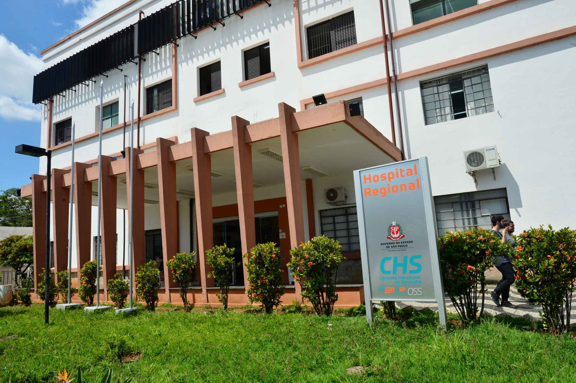 Os pais afirmam não ter recebido esclarecimentos detalhados sobre a origem da lesão nem sobre o momento em que ela teria ocorrido