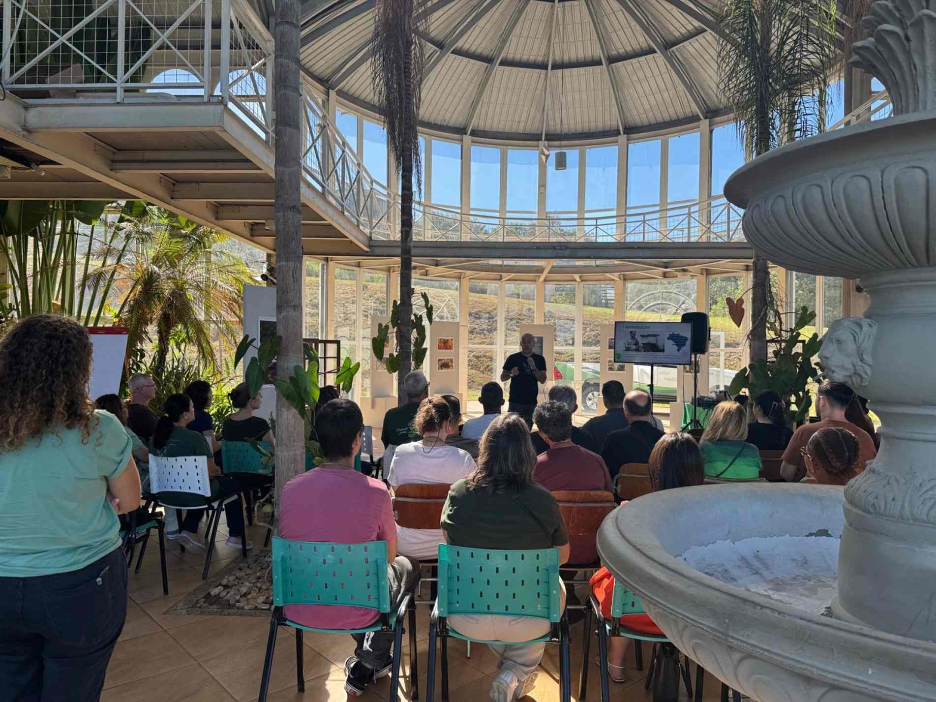 Encontro reuniu especialistas, exposição fotográfica e marcou a inauguração do Jardim dos Polinizadores
