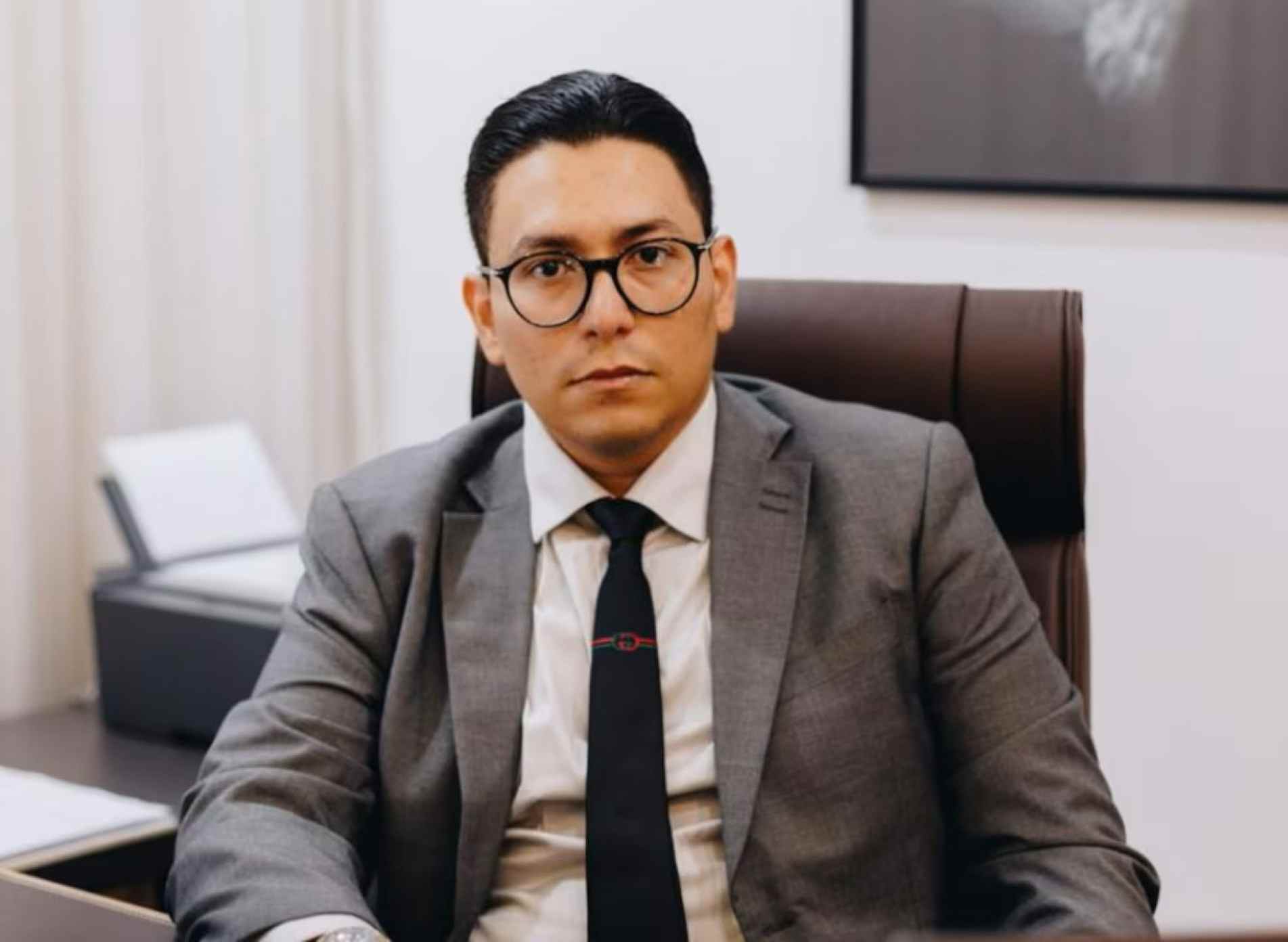 A medida foi concedida em habeas-corpus e permite que o empresário deixe o sistema prisional para cumprir a custódia em casa, sob as condições impostas pela Corte.

