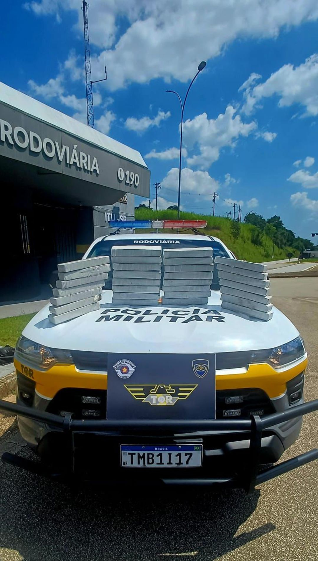 Segundo a polícia, o acusado afirmou que pegou o entorpecente em Foz do Iguaçu (PR) e que levaria a carga até Belo Horizonte (MG)