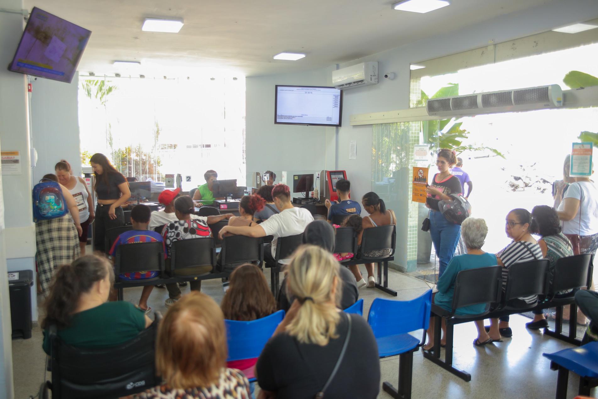 Na unidade, pacientes relatam reflexos diretos da redução no ritmo de atendimentos, com aumento no tempo de esper