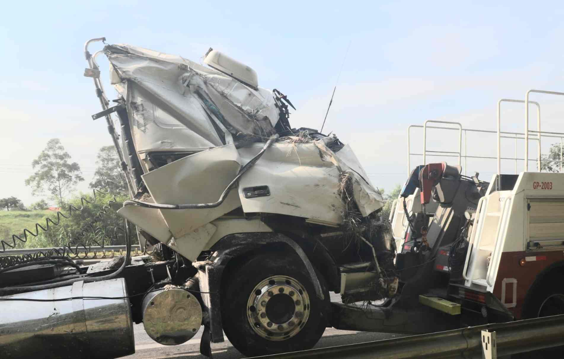  O acidente aconteceu por volta das 3h da madrugada desta quarta-feira (18) 