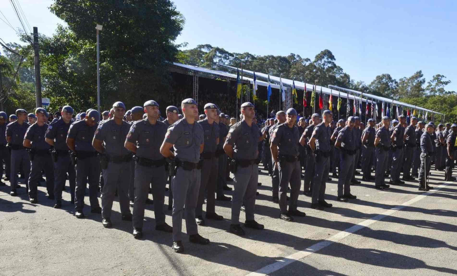 Governador propõe aumento e reorganização do plano de carreira de policiais 