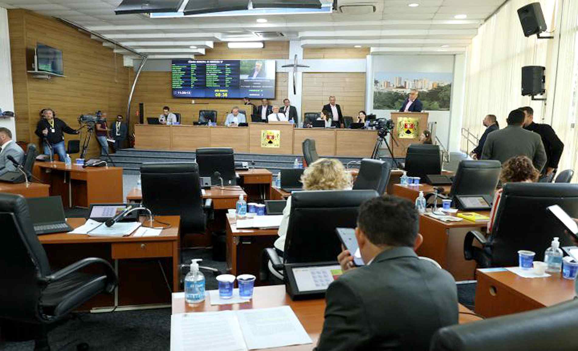 Mesa Diretora coordena sessões e tem funções administrativas
