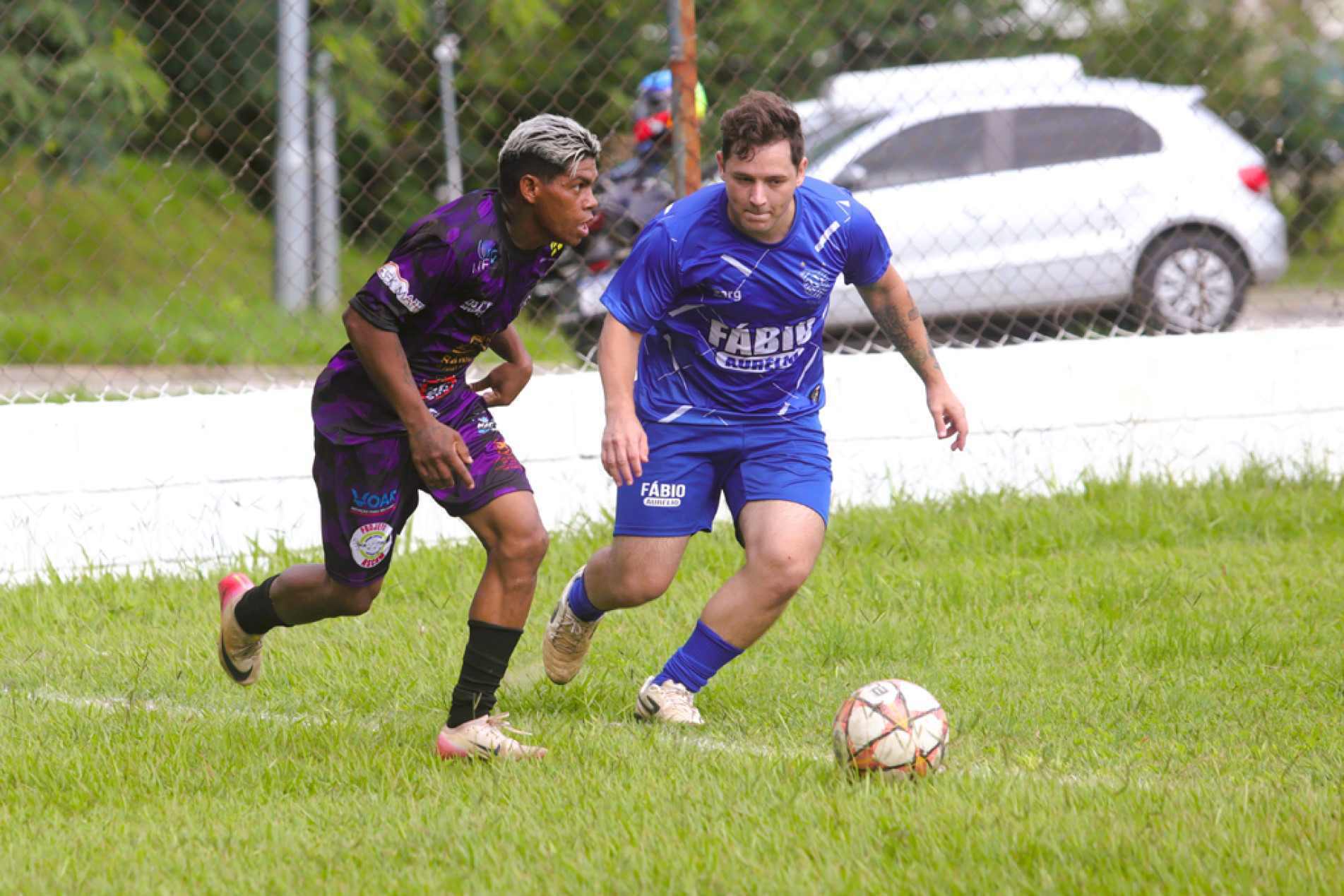 Enquanto o Retranca Real joga no Estádio Amanda Almeida, o Nacional (camiseta azul) estará no CE PInheiros 
