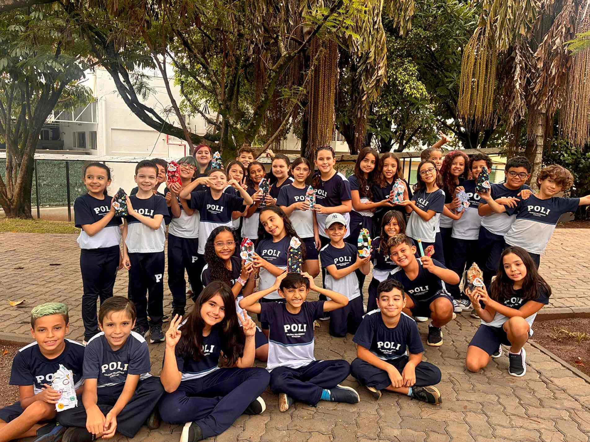 Ao final, os alunos mostraram 
com orgulho o resultado do 
trabalho escolar que fizeram 