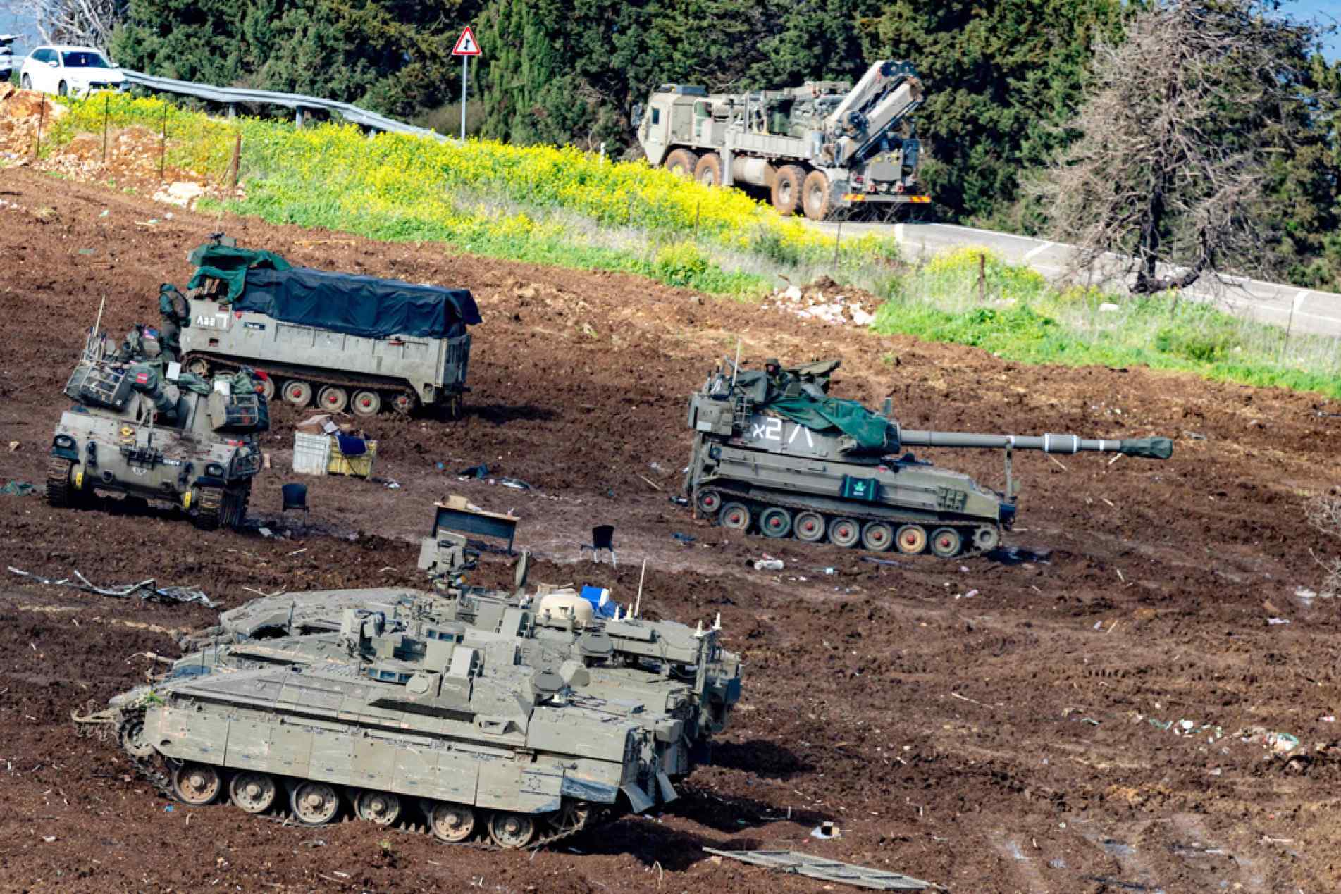 Tanques do exército israelense avançam no sul do Líbano