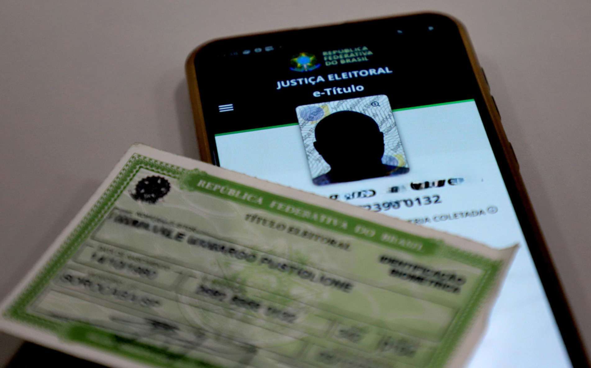 Eleitores têm até o dia 6 de maio para transferência ou para regularizar a situação eleitoral 
