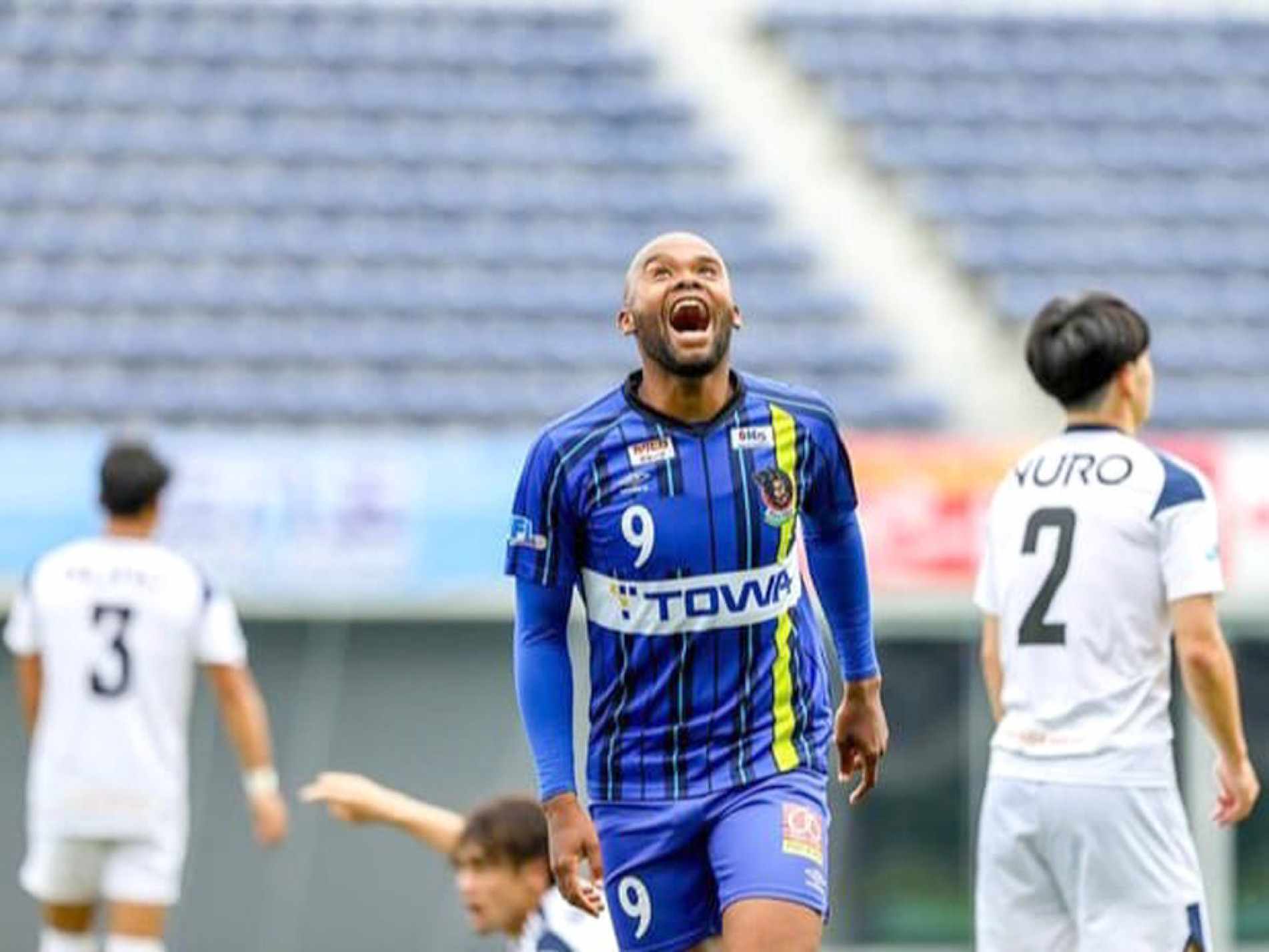 Ex-morador da Vila Barão, jogador de 27 anos se destaca e mira acesso com o Belenenses