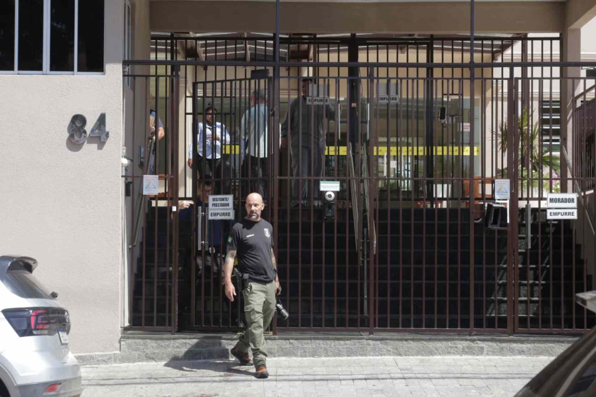 Vítima foi ferida nas mãos, conseguiu fugir do local