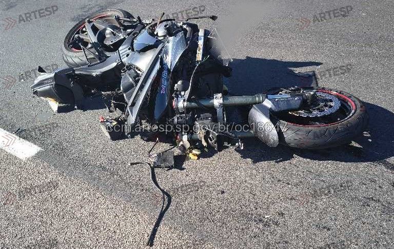 O motociclista sofreu ferimentos graves e foi atendido inicialmente pelas equipes de resgate da concessionária