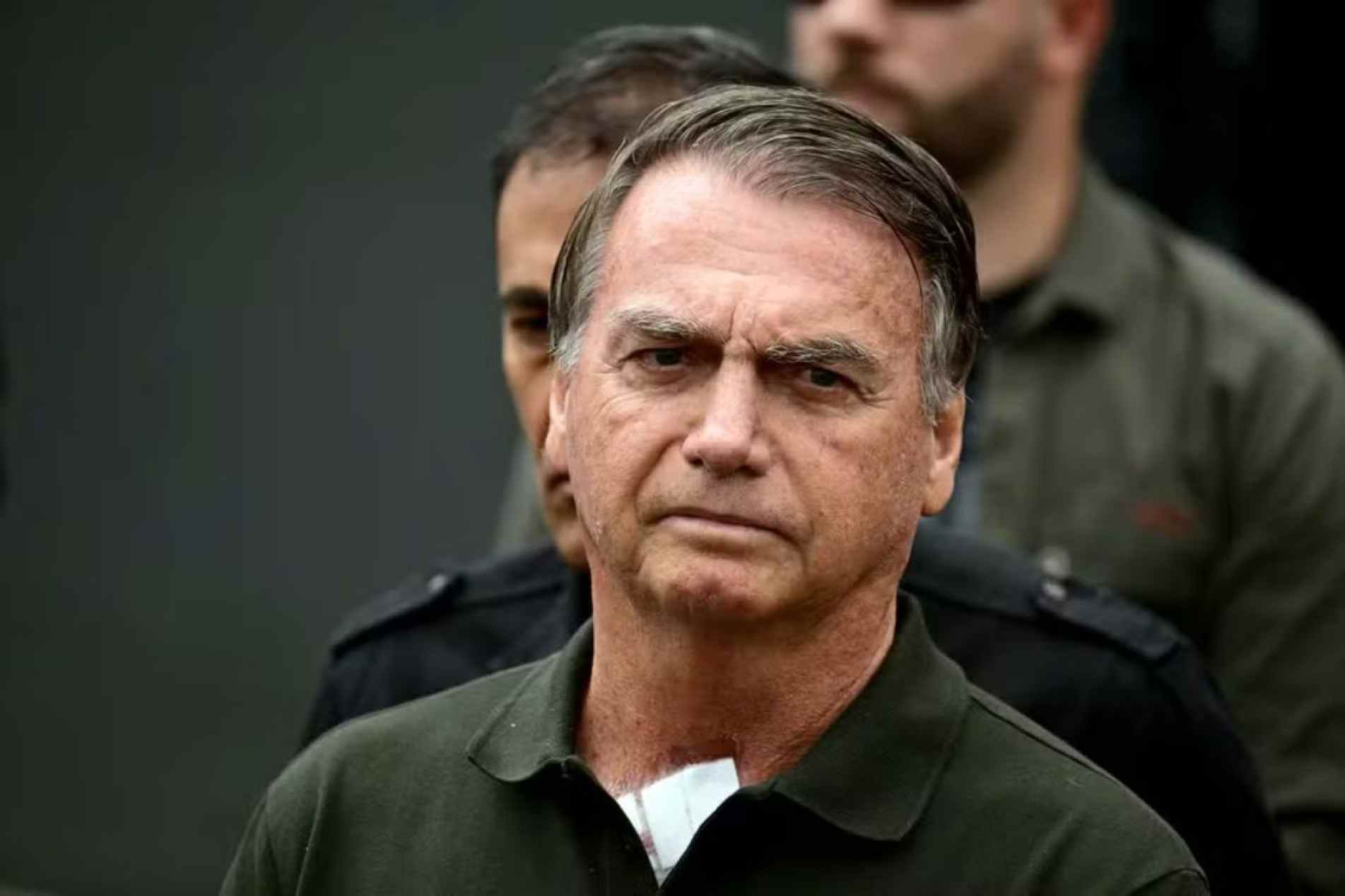 Bolsonaro deixa UTI e é transferido para quarto