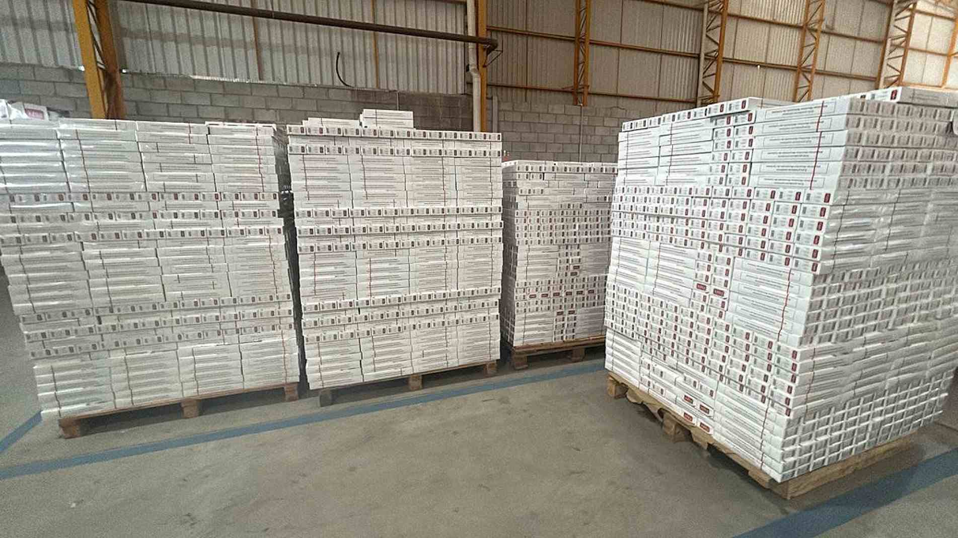 PM apreende 800 mil maços e centenas de caixas de fumo
