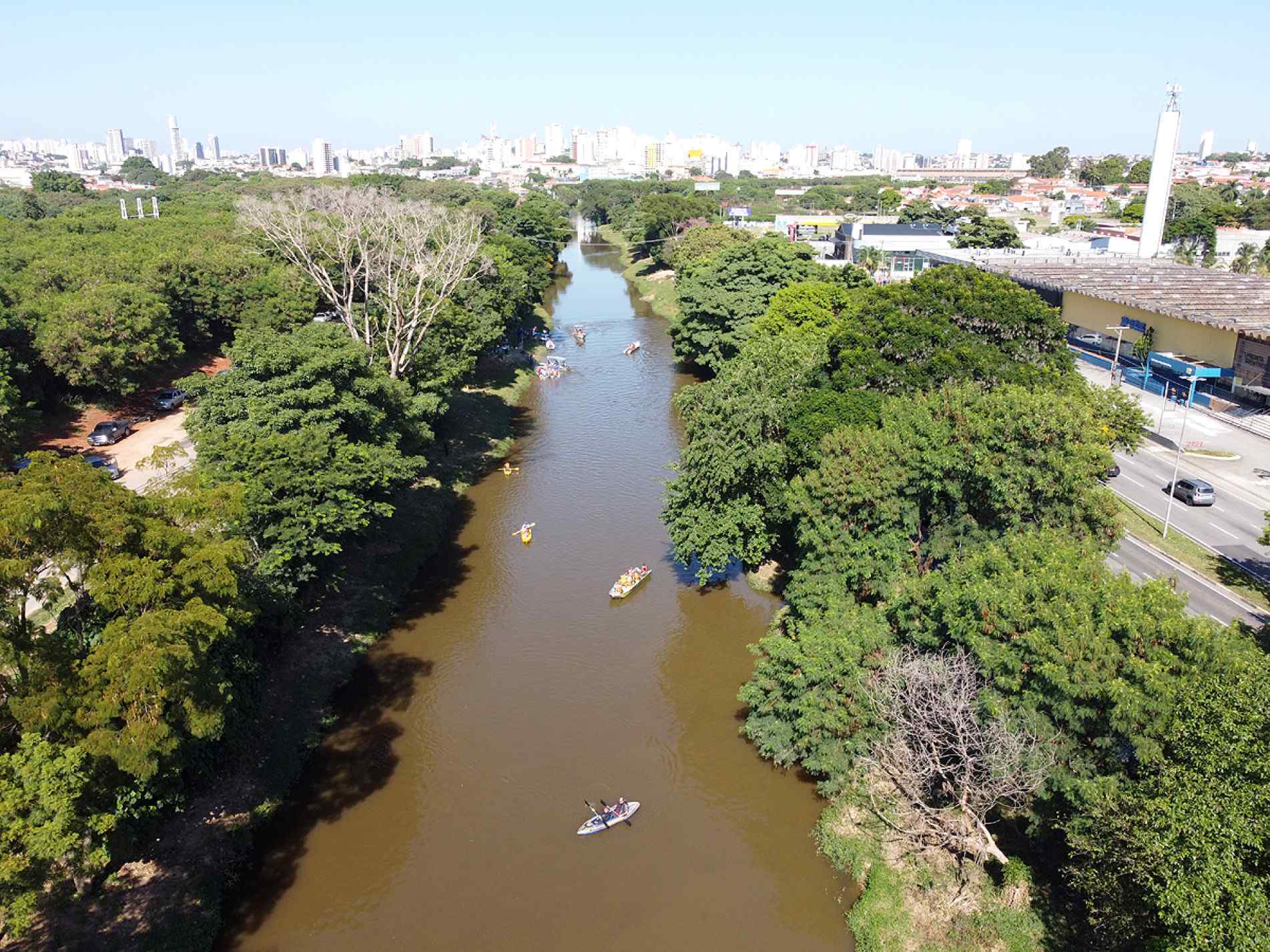  Ampliação da coleta de lixo e programas de monitoramento podem trazer melhorias
