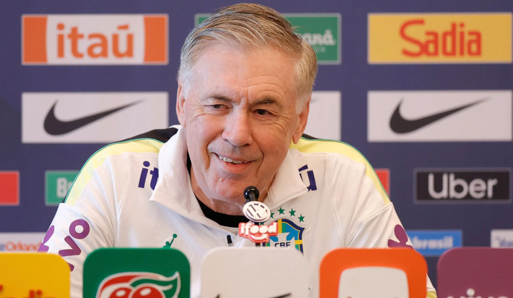 Em entrevista coletiva, na manhã de ontem, técnico diz que seu modelo ideal de time é com quatro atacantes