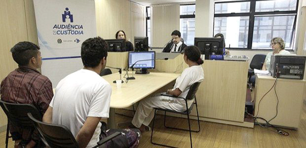 Lei muda prioridade da audiência pessoal
