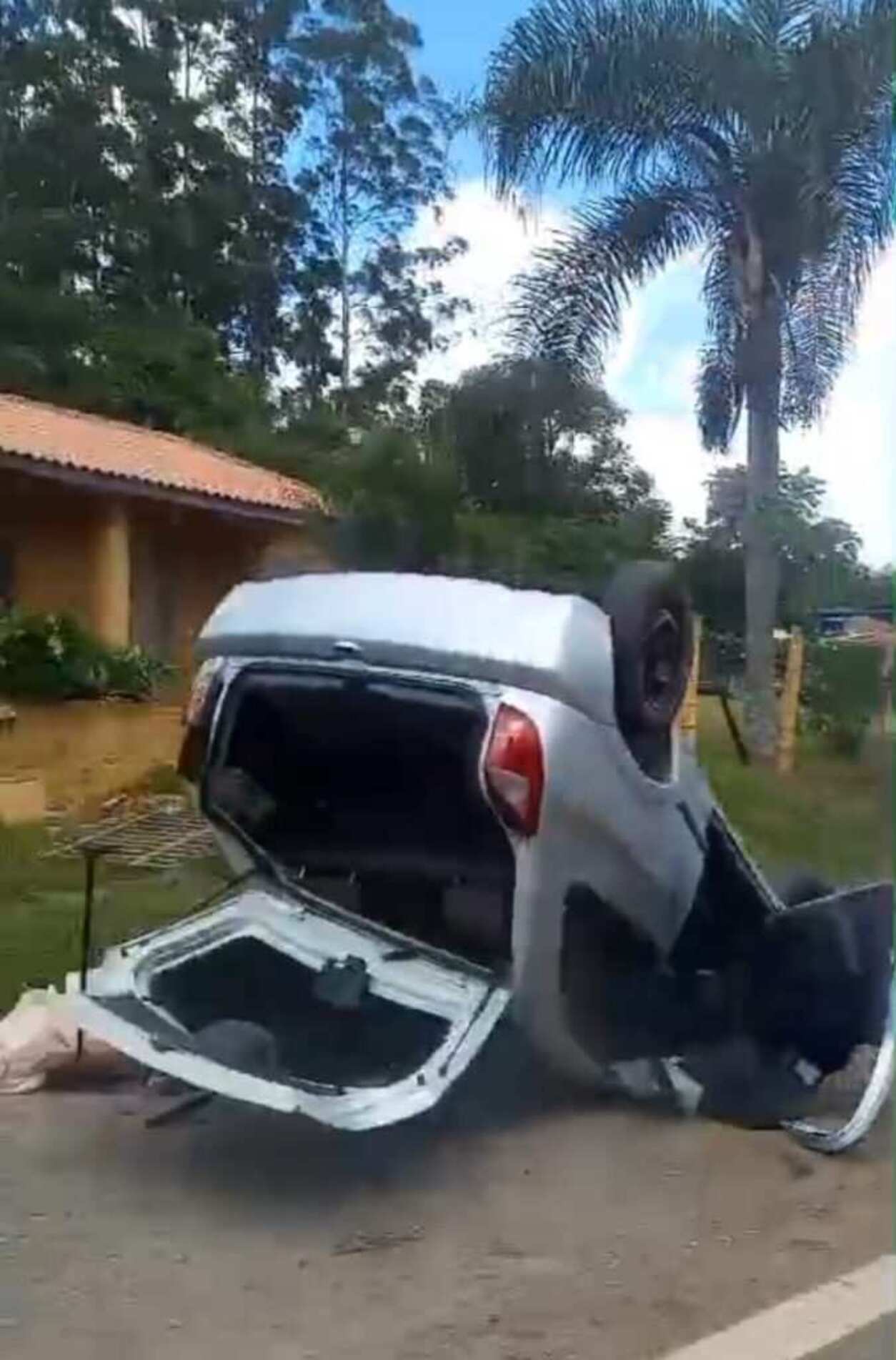 O homem foi resgatado pelo helicóptero Águia e levado ao Hospital Regional de Sorocaba