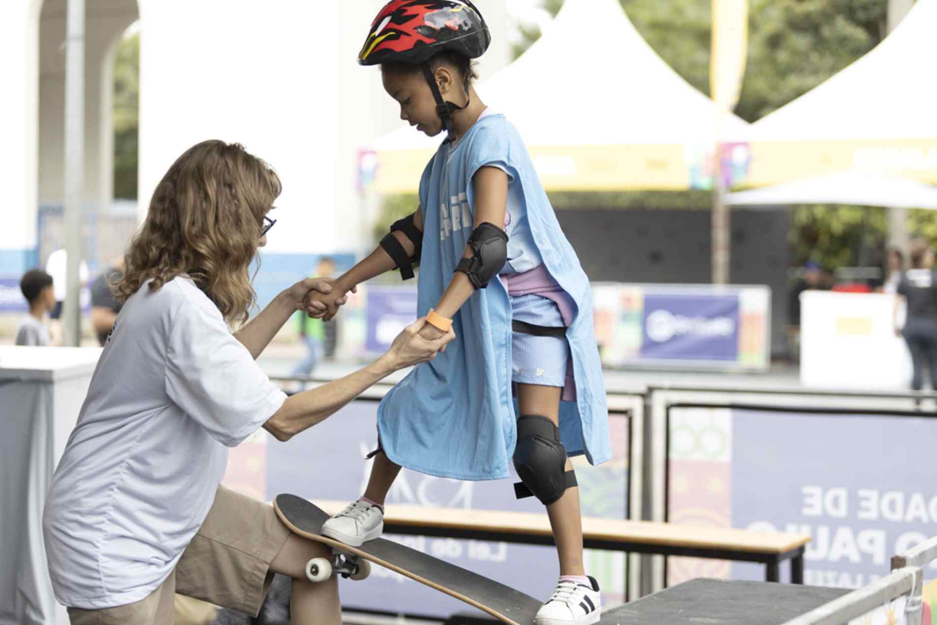 Projeto oferece experimentação em skate, ginástica, basquete 3x3 e escalada

