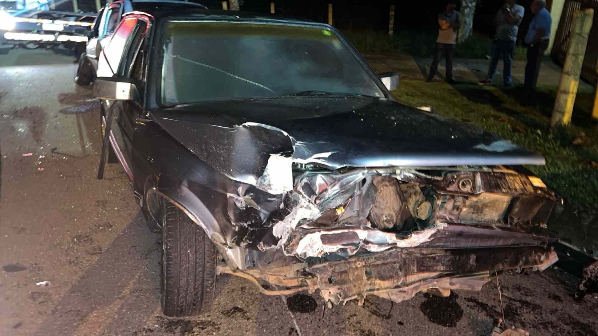 Acidente envolveu dois carros de passeio