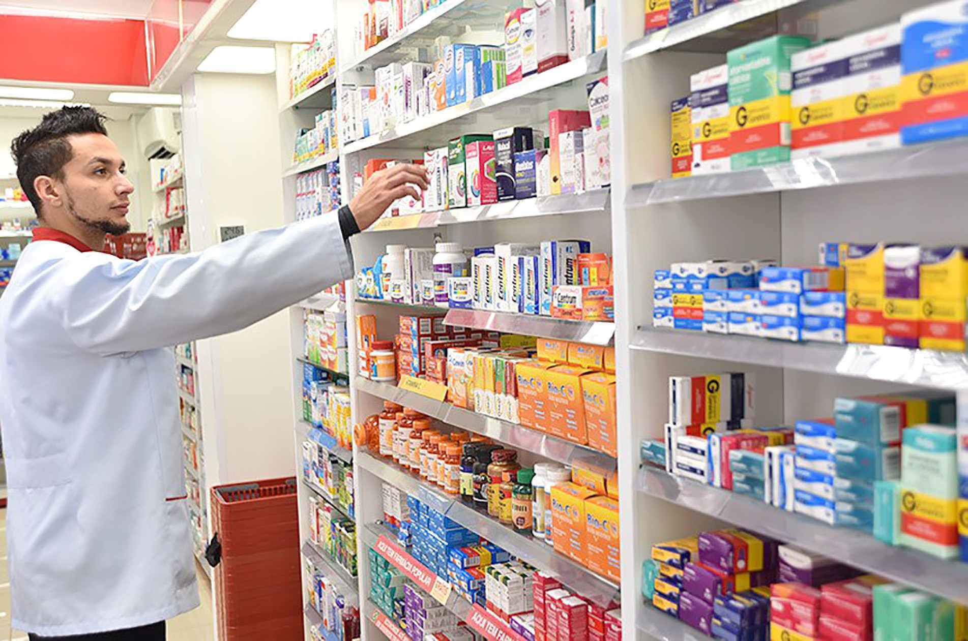  Presença de um farmacêutico continua obrigatória durante todo o horário de funcionamento
