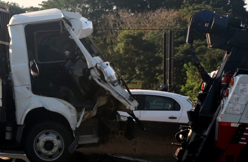 Os motoristas são aconselhados a buscar rotas alternativas para evitar o congestionamento