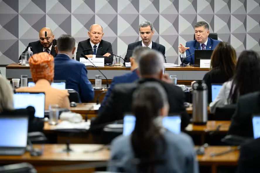 CPI do INSS rejeita relatorio final e indiciamento de Lulinha e mais 215
