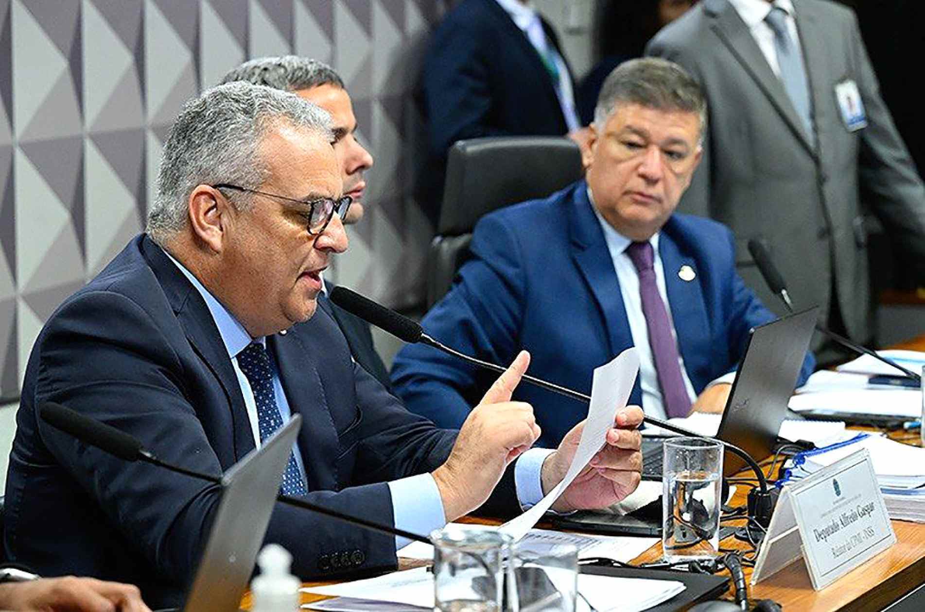 Relatório final elaborado por Gaspar não foi aprovado
