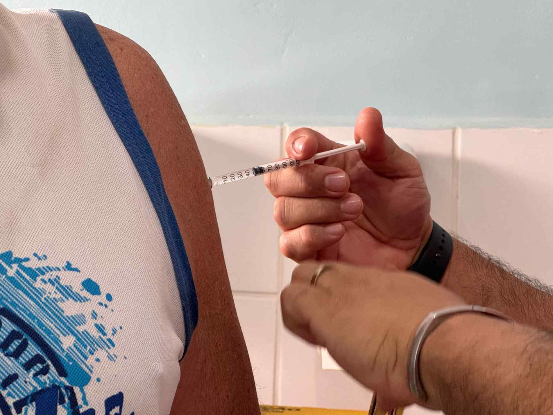 Ação imunizou grupos prioritários e registrou alta procura nas primeiras horas de atendimento