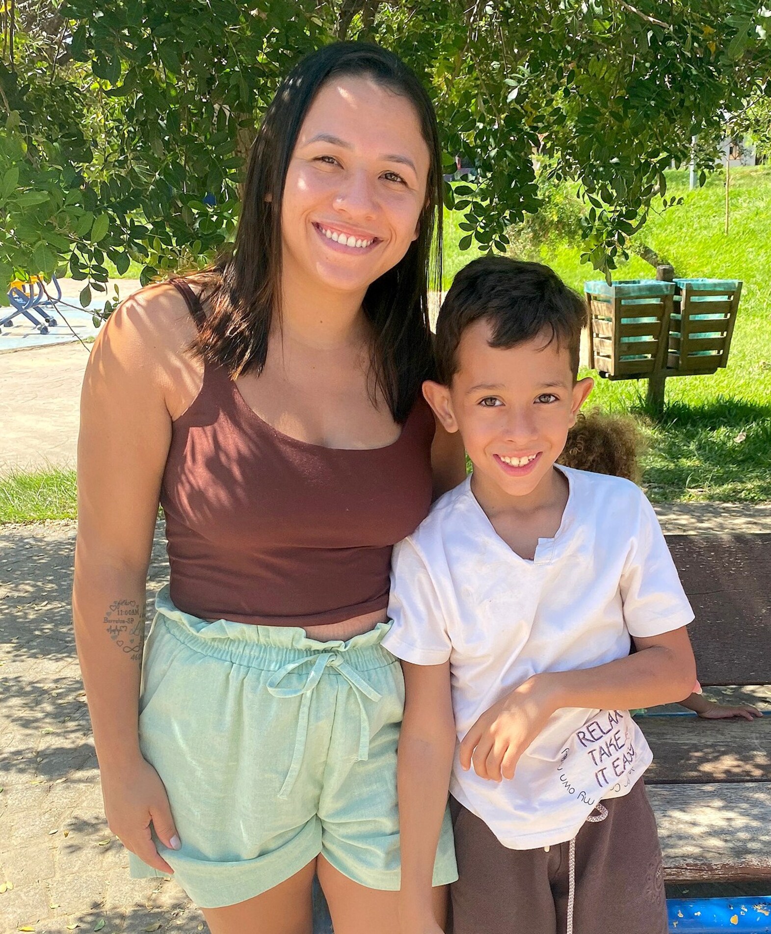  Franciele Sarti e o filho Lorenzo não 
dispensam a tradição dos ovos de chocolate
