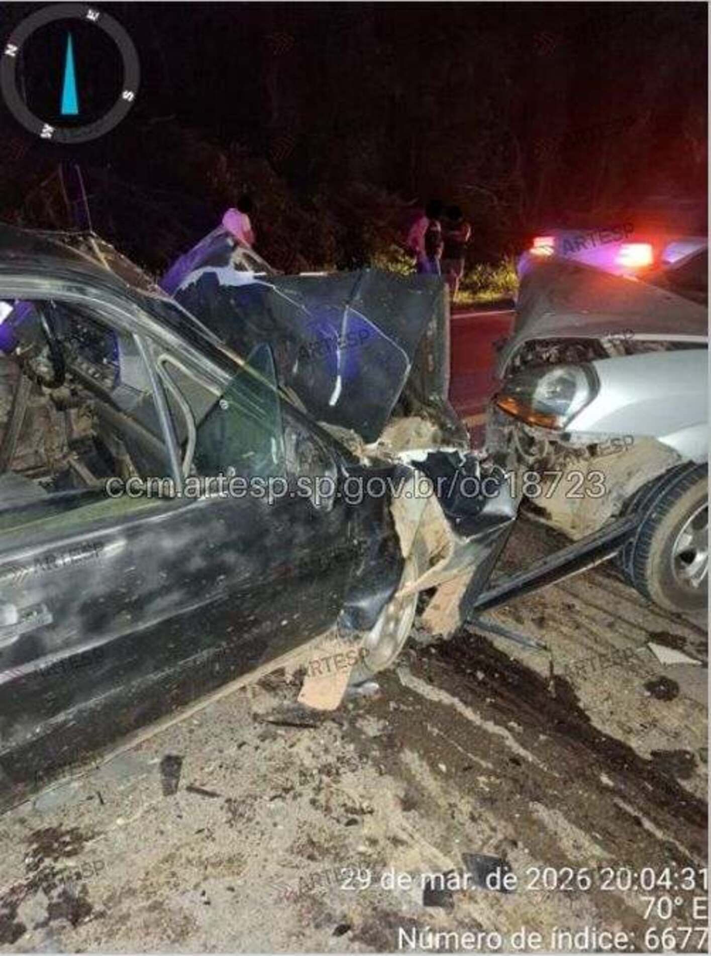 Carros foram removidos para a base da Polícia Rodoviária e para posto da rodovia