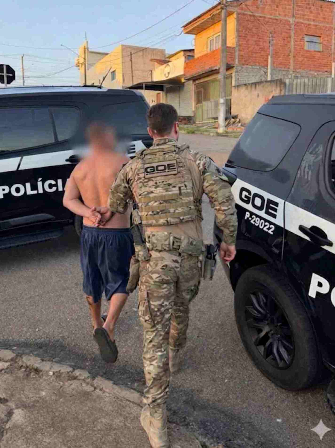 O investigado possui antecedentes criminais que remontam à década de 1990