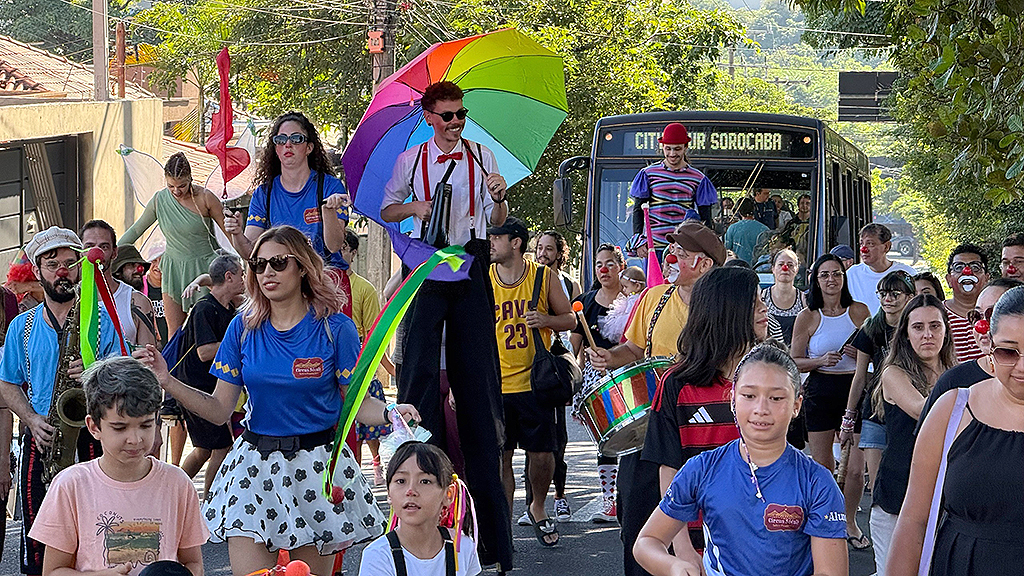 Entre performances ao ar livre e visitas a pontos históricos, iniciativa conecta cultura, patrimônio e experiência turística
