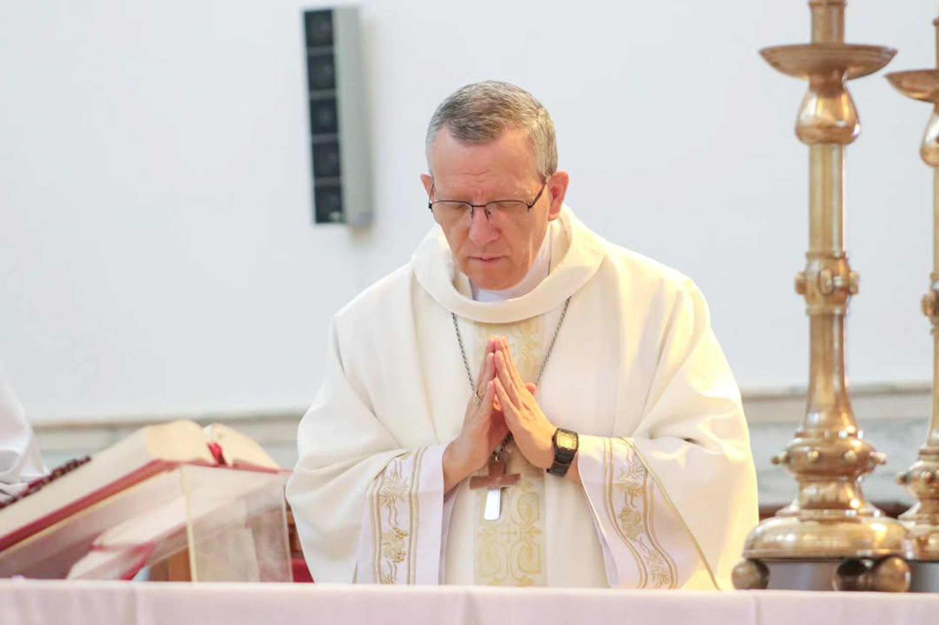 Arcebispo dom José Roberto Fortes Palau, conduz os ritos