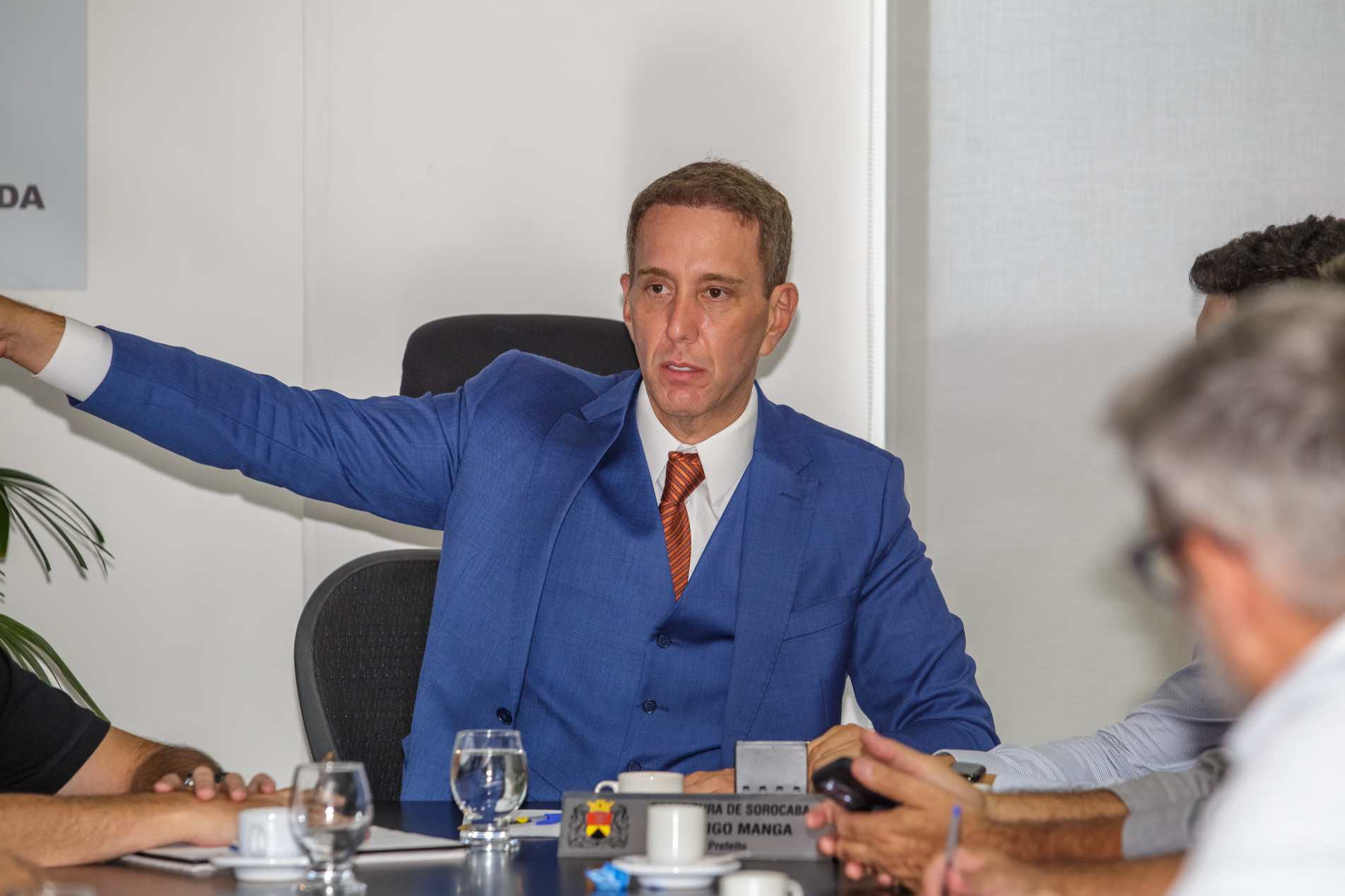 Rodrigo Manga promoveu alterações em cinco secretarias