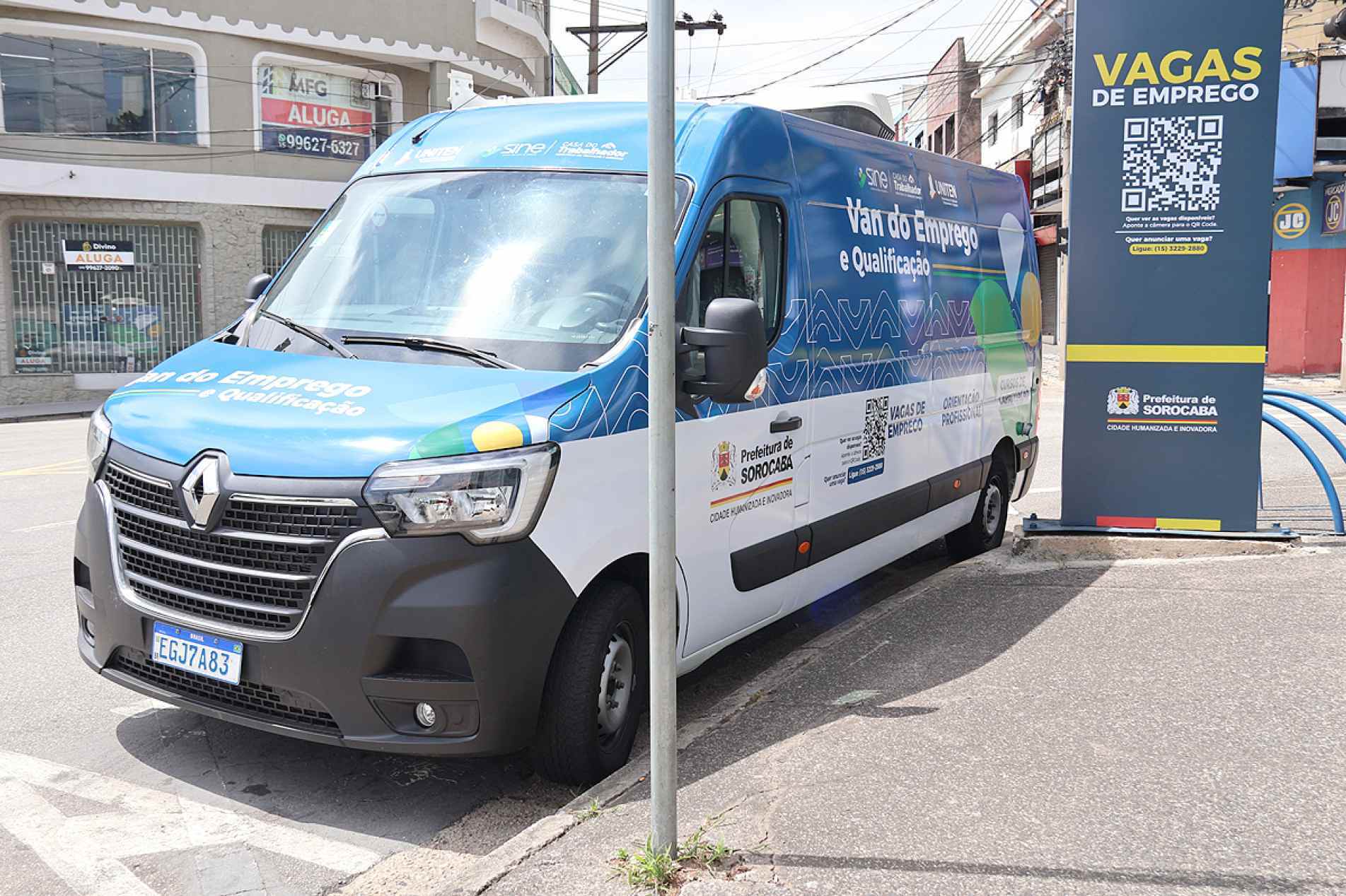 Unidade itinerante leva serviços da Casa do Trabalhador a diferentes regiões da cidade