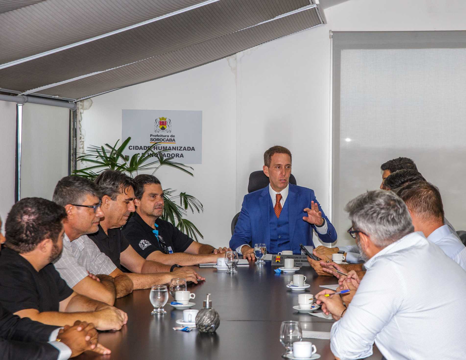 Em seu primeiro dia de retorno à prefeitura, Rodrigo Manga já promoveu alterações em cinco secretarias